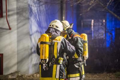 Weinstadt-Endersbach: Verteilerdose loest Brand in Lagerhalle aus
